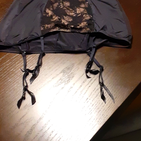 FELINA Black Bustier w garter straps - Picture 4 of 7